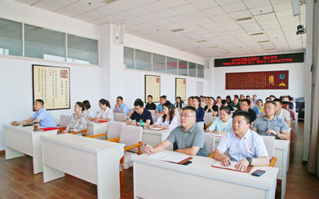標(biāo)題：中國(guó)農(nóng)機(jī)院黨委委員、副總經(jīng)理，呼和浩特分院黨委書(shū)記、董事長(zhǎng)王振華講授黨課
瀏覽次數(shù)：942
發(fā)表時(shí)間：2024-06-26