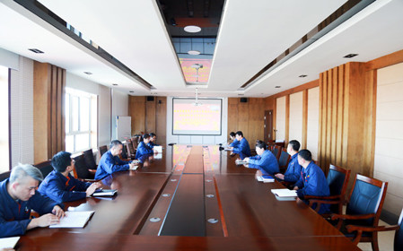 標(biāo)題：華德牧草公司召開(kāi)深入貫徹中央八項(xiàng)規(guī)定精神學(xué)習(xí)教育動(dòng)員部署會(huì)暨2025年全面從嚴(yán)治黨工作會(huì)議
瀏覽次數(shù)：243
發(fā)表時(shí)間：2025-04-07